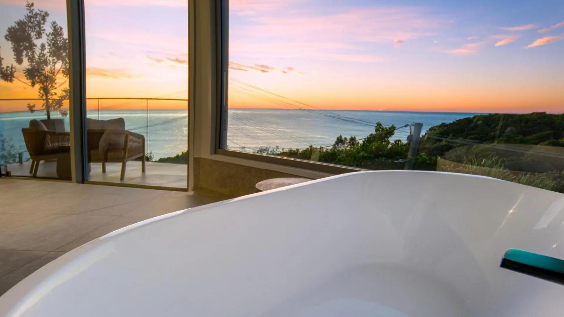 Coolum Luxury Apartment With King Bed And Ocean Views Coolum Beach Ausztrália